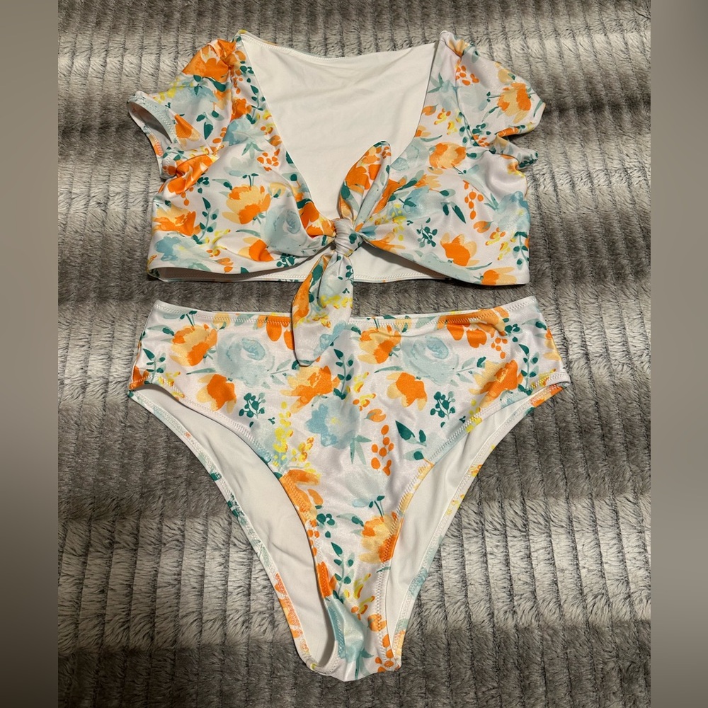 Cupshe Bikini
Size Large